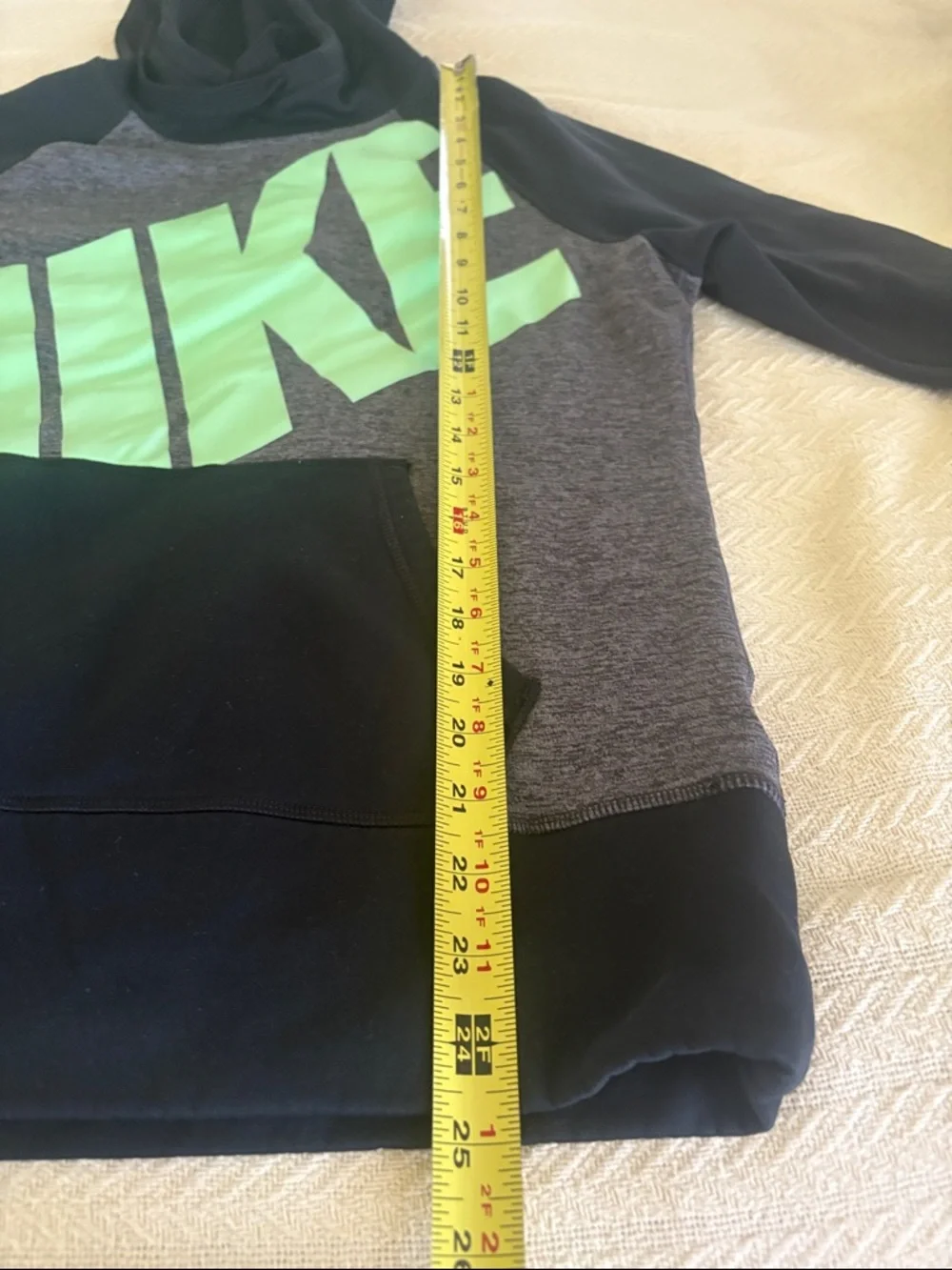 NWOT M Nike Womens therma fit hoodie M